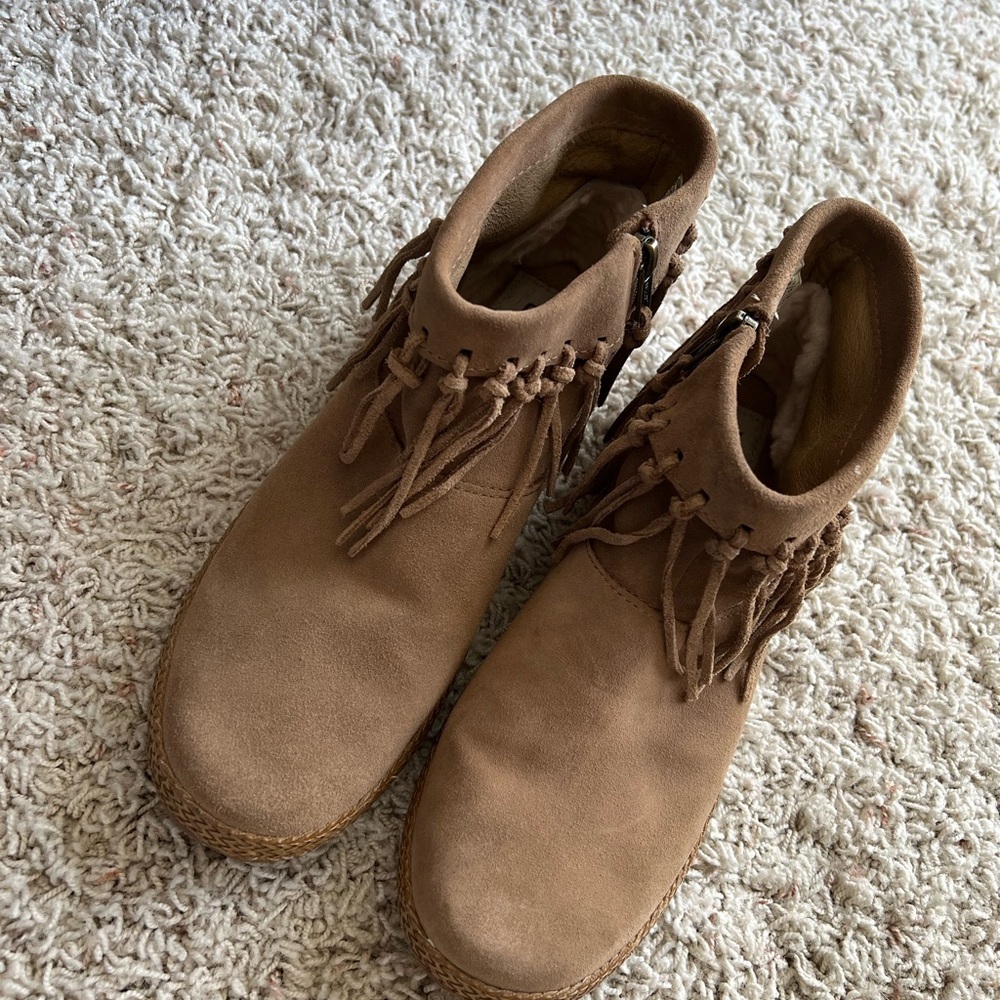 Uggs fringe boots